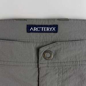 Arcteryx Rampart Shorts Mens 38 Gray Cargo Hiking Nylon Stretch Outdoor